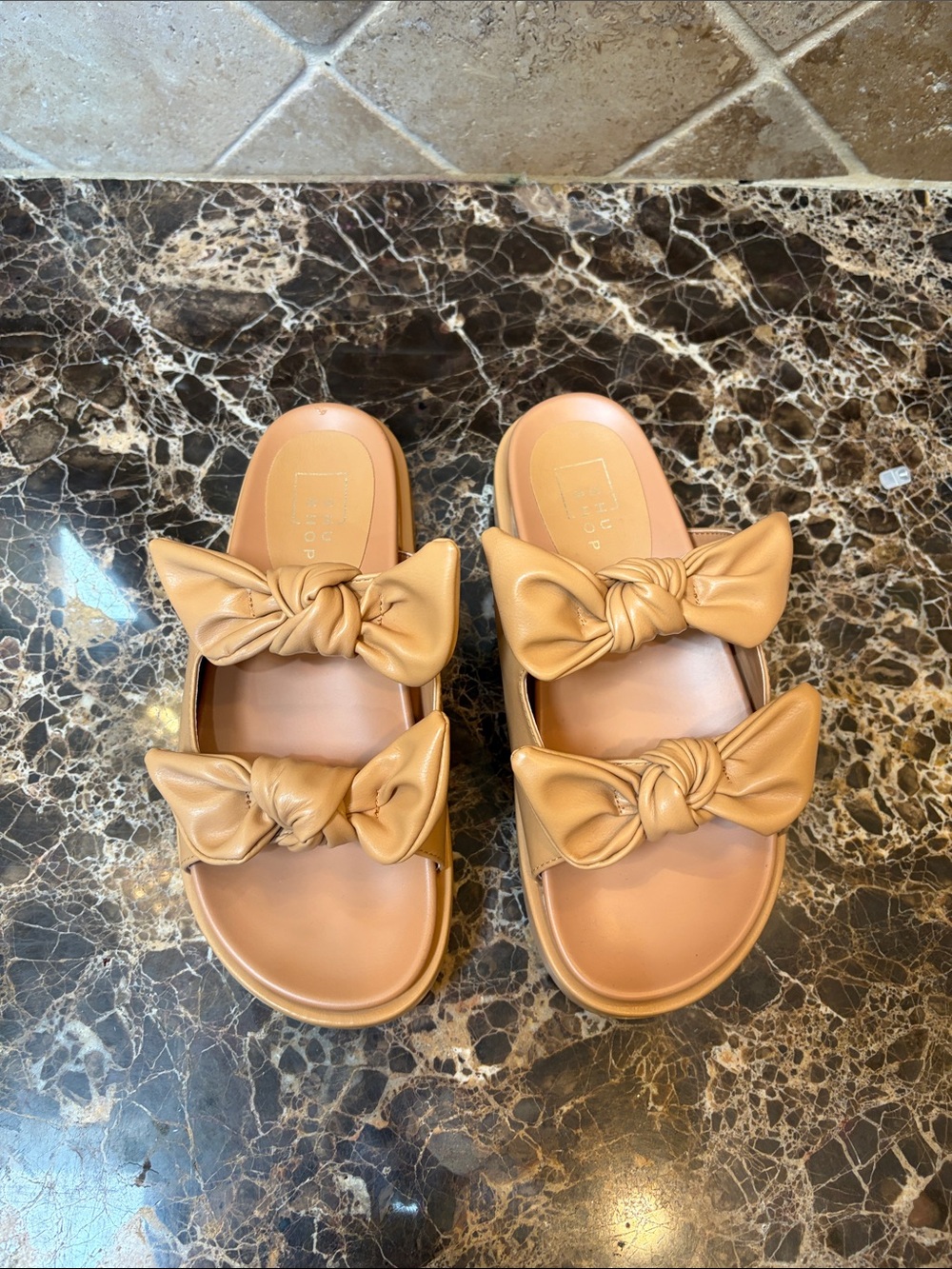 Women’s Knot-Accent Slide Sandals in Tan. Size 7.5 NWOT